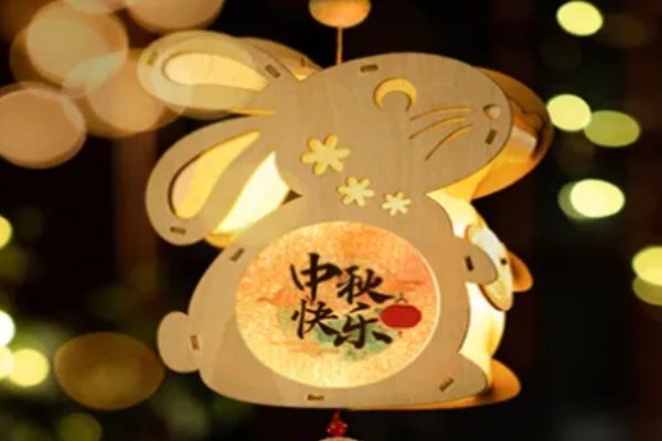 中秋节玩花灯的原因,属于我国三大灯节之一