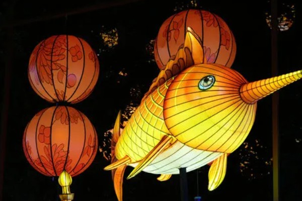 中秋节玩花灯的原因,属于我国三大灯节之一