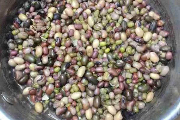 豇豆种植方法，每穴放种2-3粒